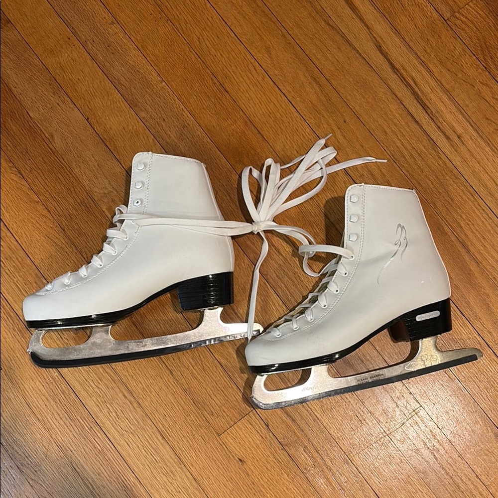 Women's White Ice Skates size 8